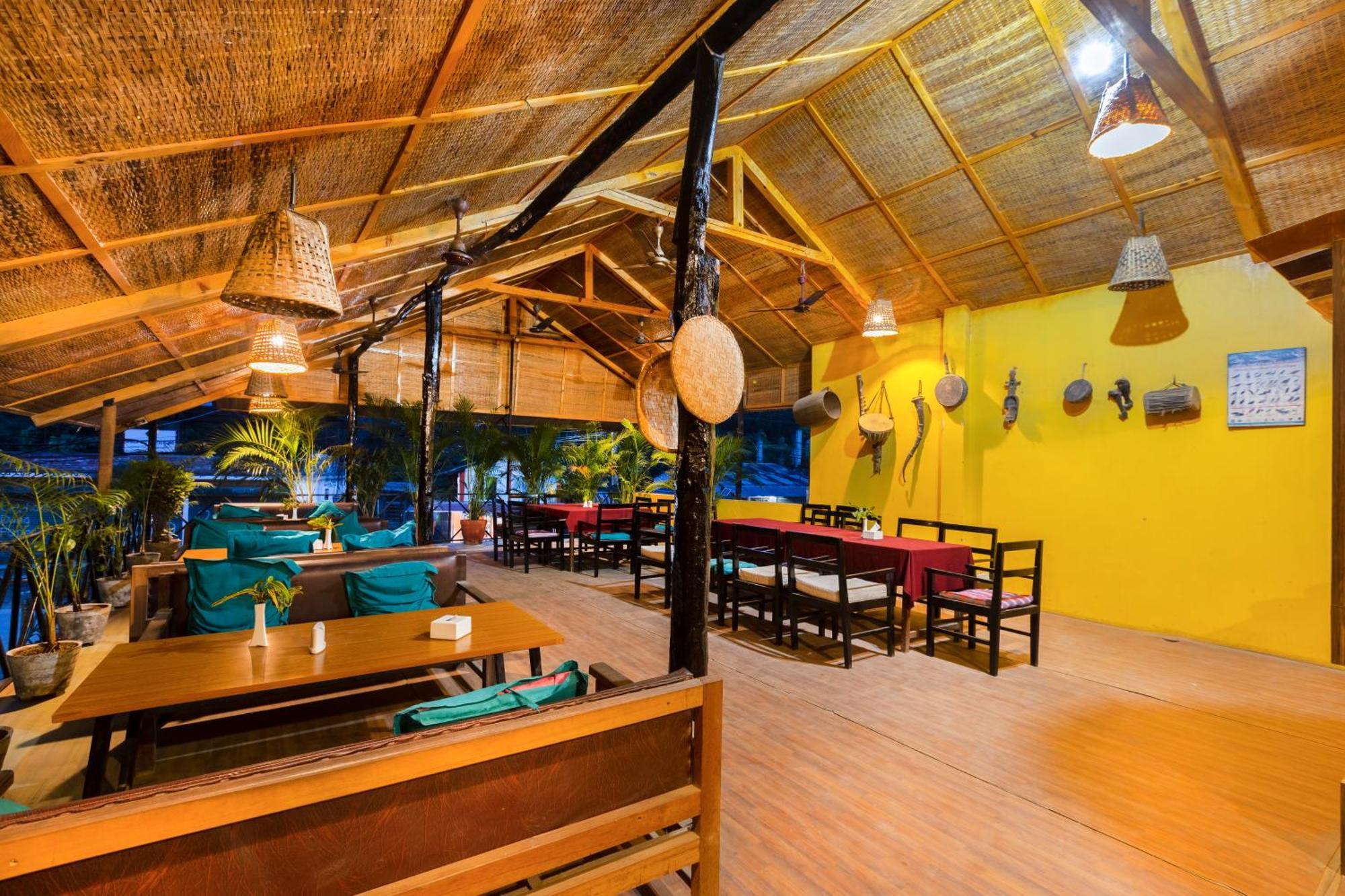 Hotel Parkside & Swimming Pool-Between Greenery And Azure ,Your Perfect Retreat Chitwan Buitenkant foto