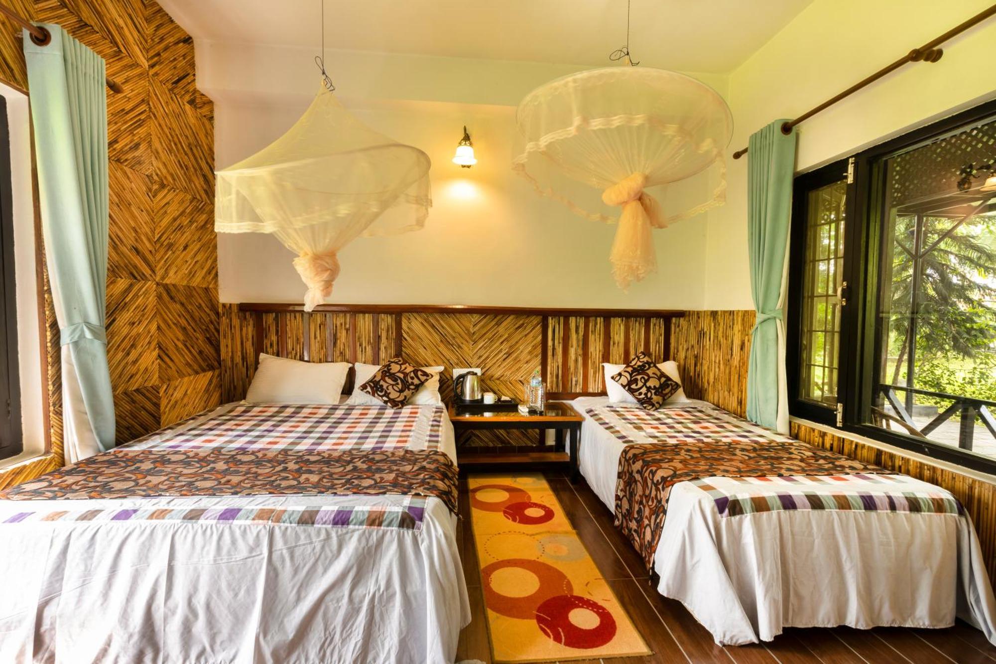 Hotel Parkside & Swimming Pool-Between Greenery And Azure ,Your Perfect Retreat Chitwan Buitenkant foto