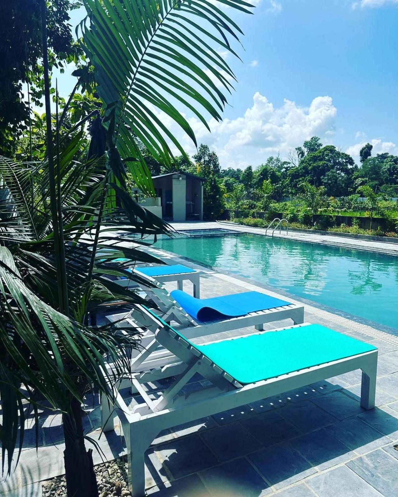 Hotel Parkside & Swimming Pool-Between Greenery And Azure ,Your Perfect Retreat Chitwan Buitenkant foto